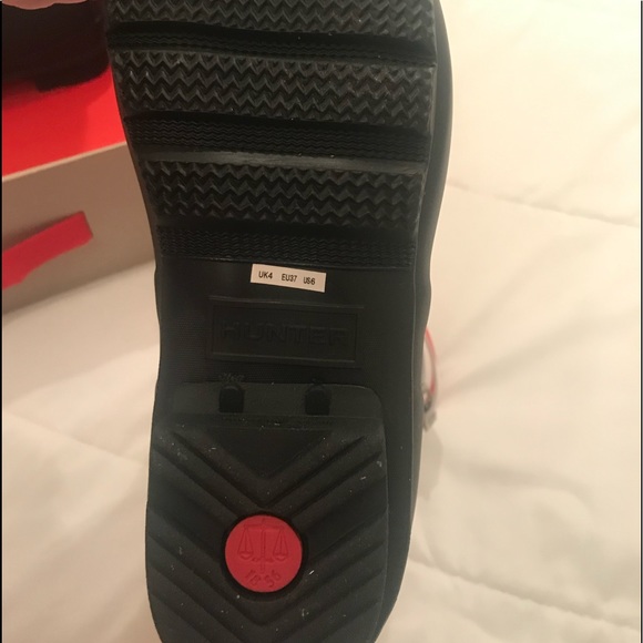 Hunter Original Short Black/Red limited Edition Hunter Size 6 Rain Boot NEW! - Picture 5 of 6